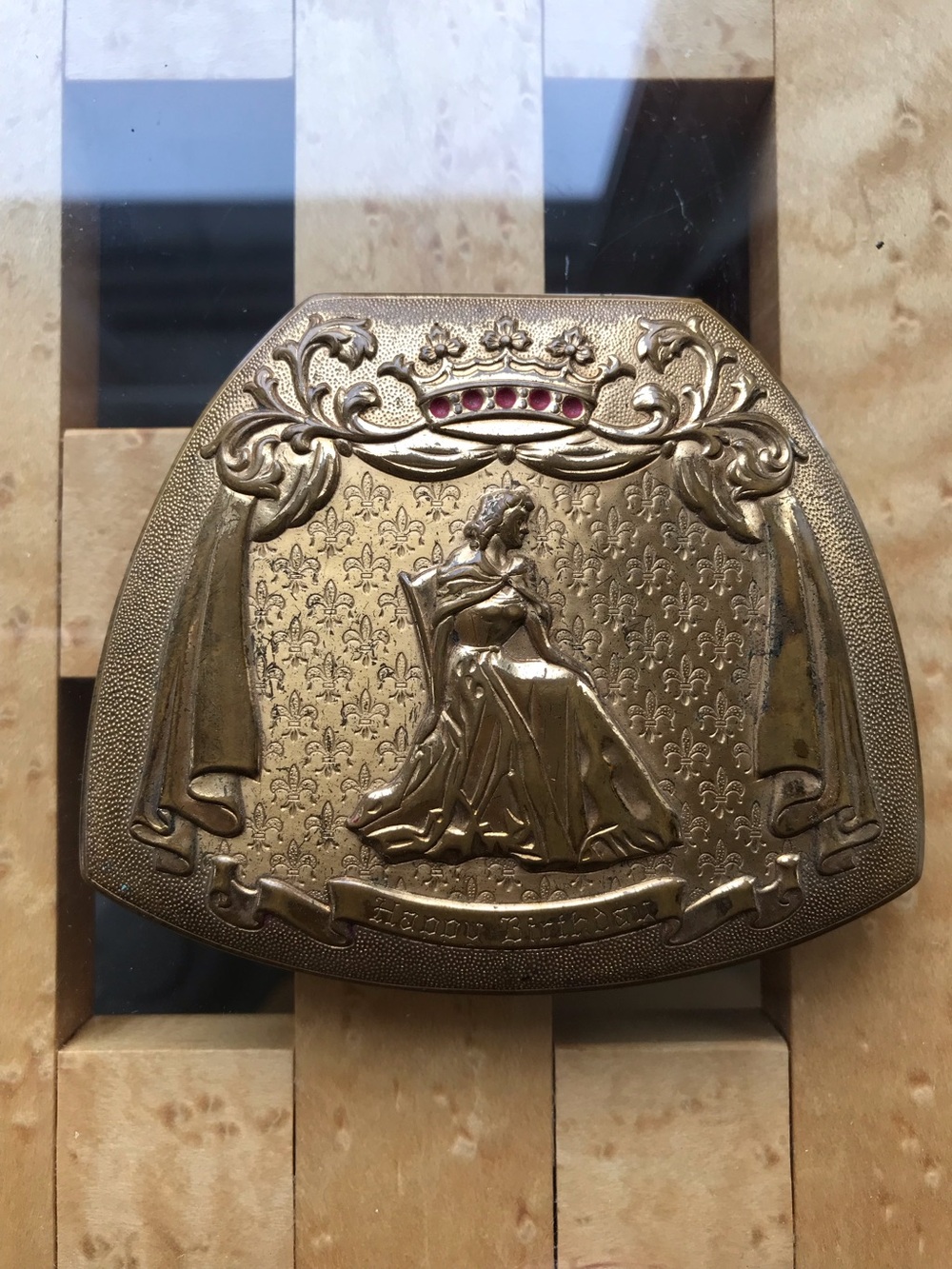 Vintage powder  compact with mirror